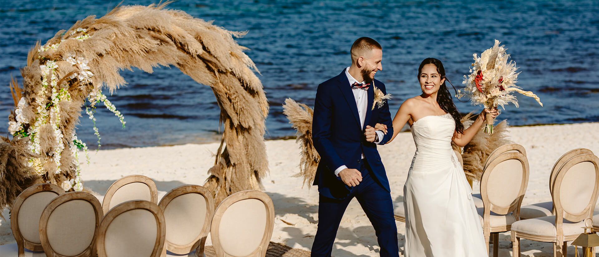 Destination wedding moments at Garza Blanca Cancun